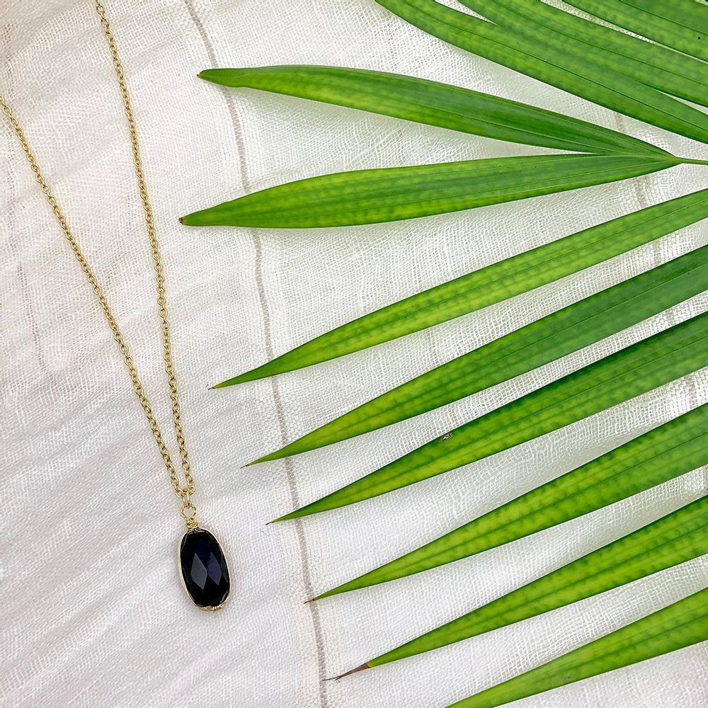 Black Quartz Pendant Necklace - Dear Autumn