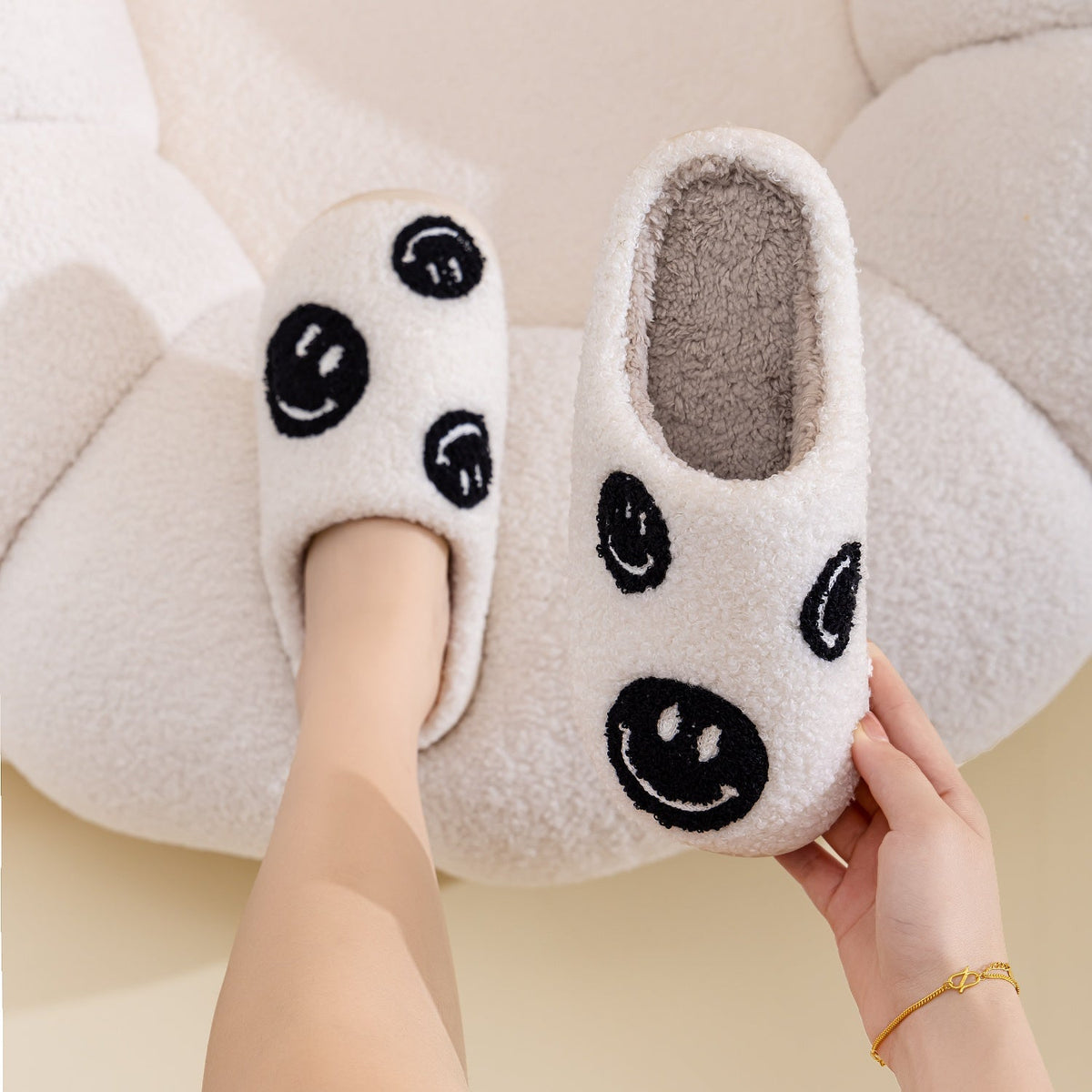 Melody Smiley Face Slippers - Dear Autumn