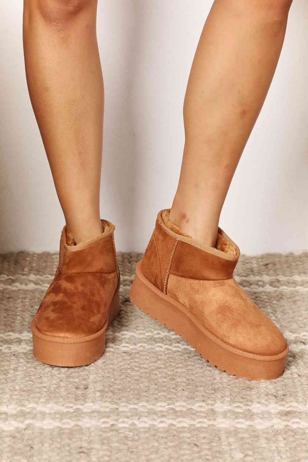 Women's Fleece Lined Chunky Platform Mini Boots - Dear Autumn