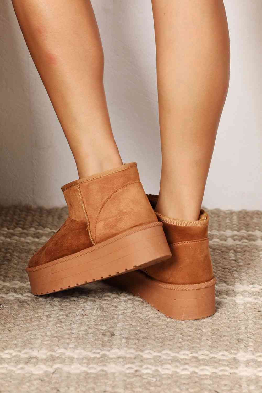 Women's Fleece Lined Chunky Platform Mini Boots - Dear Autumn